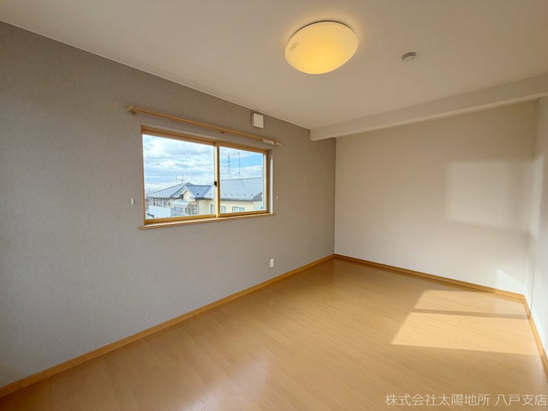 八戸市南白山台二丁目　中古戸建 内観写真（リビング以外の居室）
