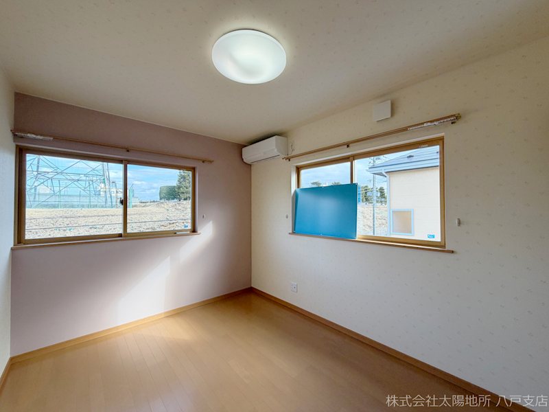 八戸市南白山台二丁目　中古戸建 内観写真（リビング以外の居室）