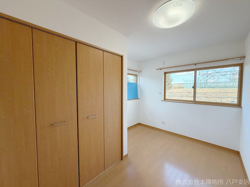 八戸市南白山台二丁目　中古戸建 内観写真（リビング以外の居室）