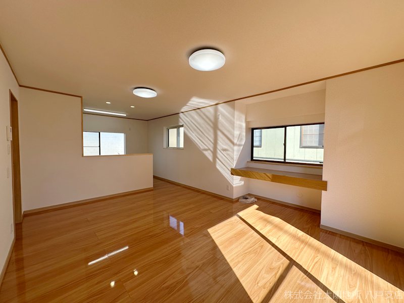 上北郡六戸町小松ケ丘4丁目　中古戸建 内観写真（リビング）