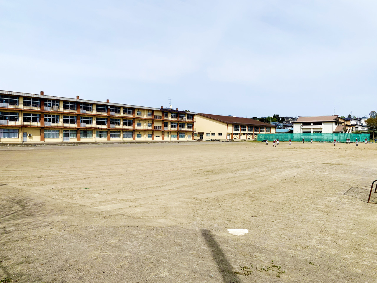 青森県八戸市妙油久保 中学校