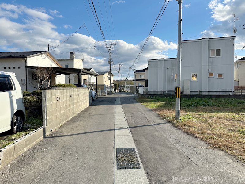 青森県八戸市田面木美濃助平 現地写真（前面道路含む現地写真）