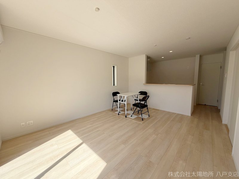 八戸市小中野第7　2号棟 内観写真（リビング）