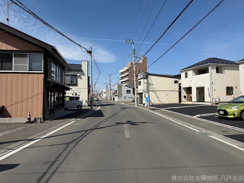 八戸市小中野第7　2号棟 現地写真（前面道路含む現地写真）