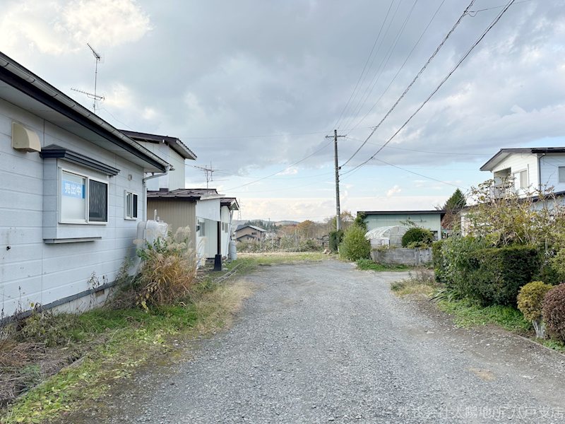 三戸郡五戸町字中道十文字　中古戸建 現地写真（前面道路含む現地写真）