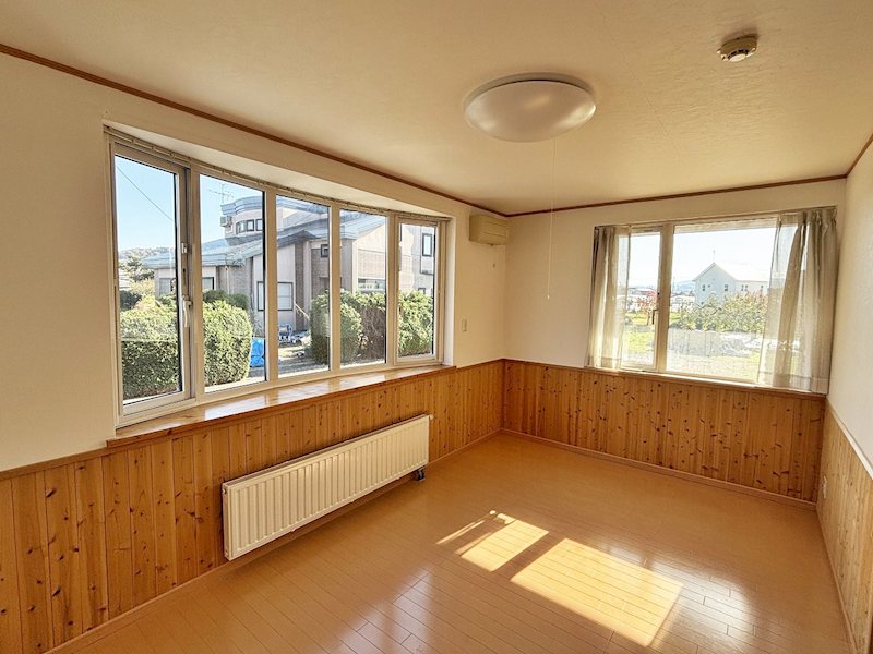 平川市南田中北原中古住宅 内観写真（リビング以外の居室）