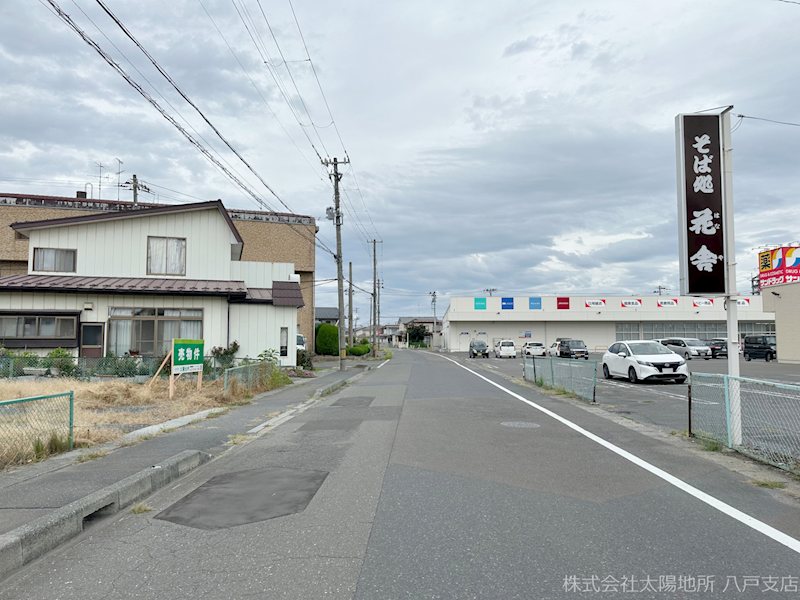 八戸市青葉2丁目　売土地 現地写真（前面道路含む現地写真）