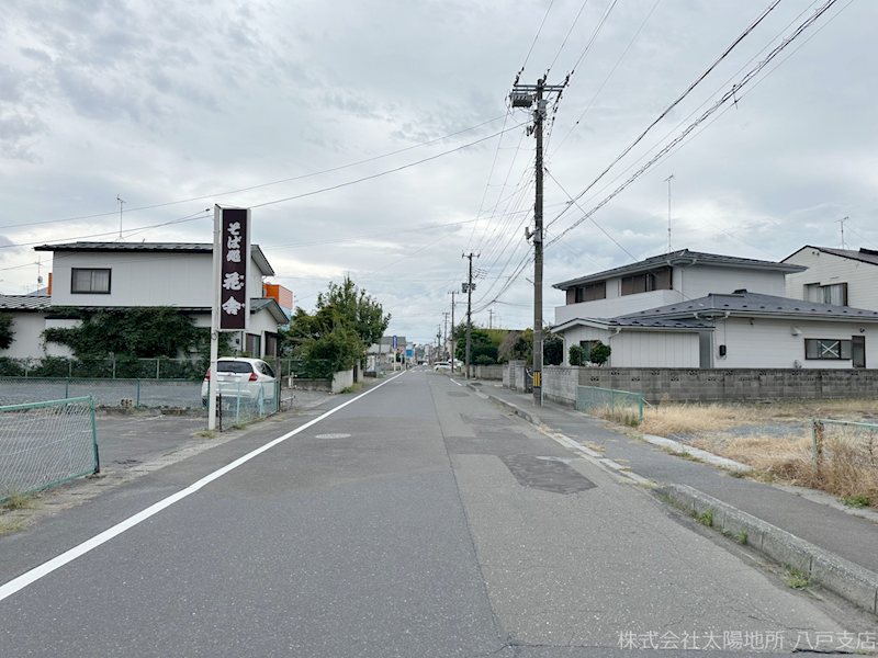 八戸市青葉2丁目　売土地 現地写真（前面道路含む現地写真）