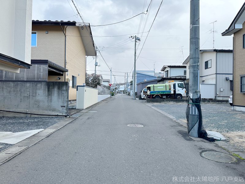 青森県八戸市根城６丁目 現地写真（前面道路含む現地写真）