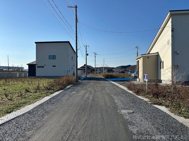 青森県八戸市尻内町根市内矢沢 現地写真（前面道路含む現地写真）