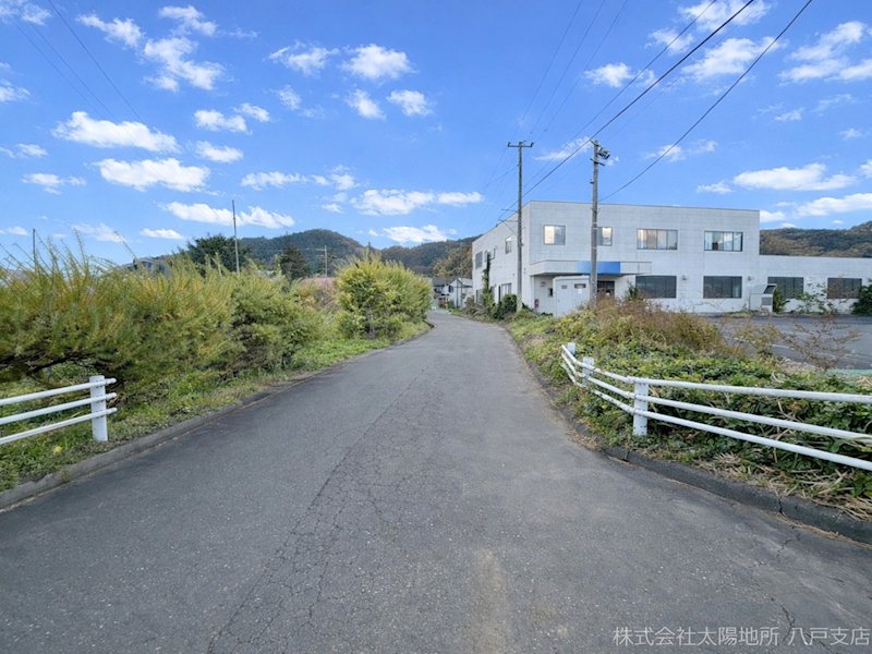青森県三戸郡南部町相内上ノ平 現地写真（前面道路含む現地写真）