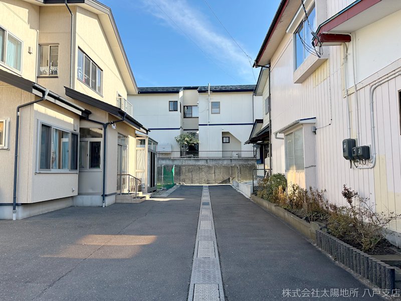 八戸市大字鮫町字ハン木沢　中古戸建 現地写真（前面道路含む現地写真）