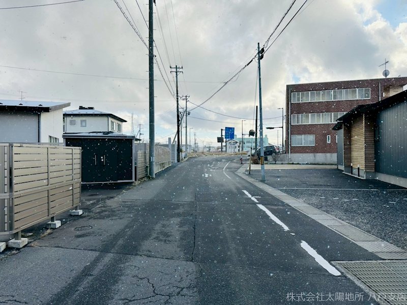 八戸市大字長苗代字下碇田　中古戸建 現地写真（前面道路含む現地写真）