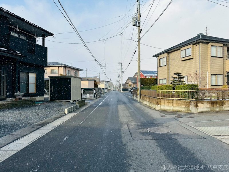 八戸市大字長苗代字下碇田　中古戸建 現地写真（前面道路含む現地写真）