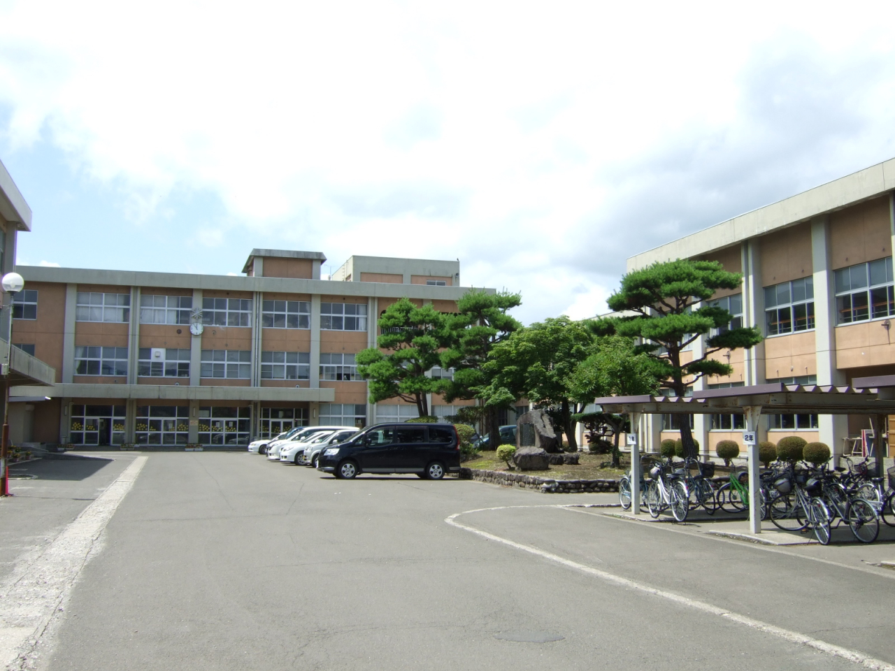 東台六丁目中古住宅 中学校