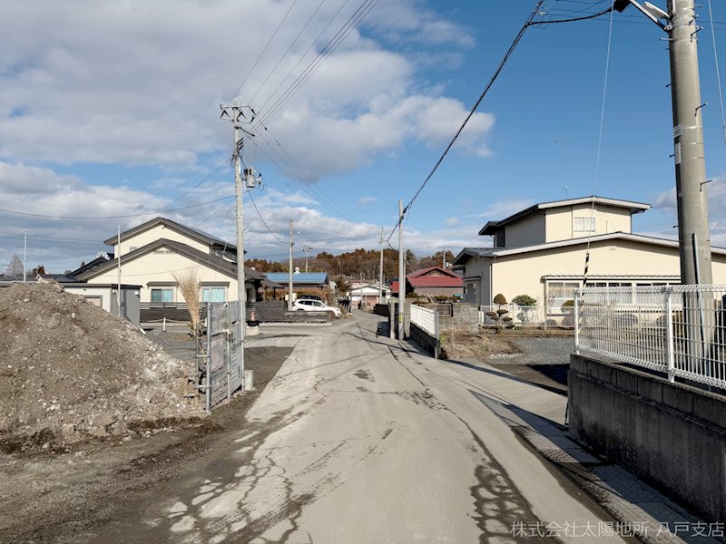 八戸市長者第6　3号棟 現地写真（前面道路含む現地写真）