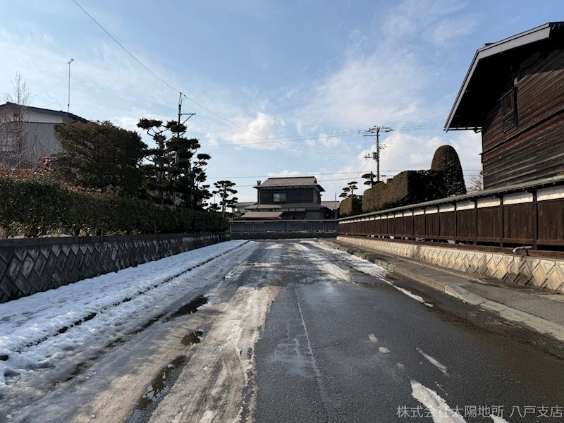 八戸市石堂1丁目　中古戸建 現地写真（前面道路含む現地写真）