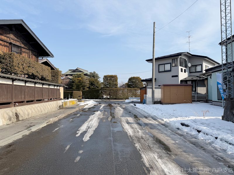 八戸市石堂1丁目　中古戸建 現地写真（前面道路含む現地写真）