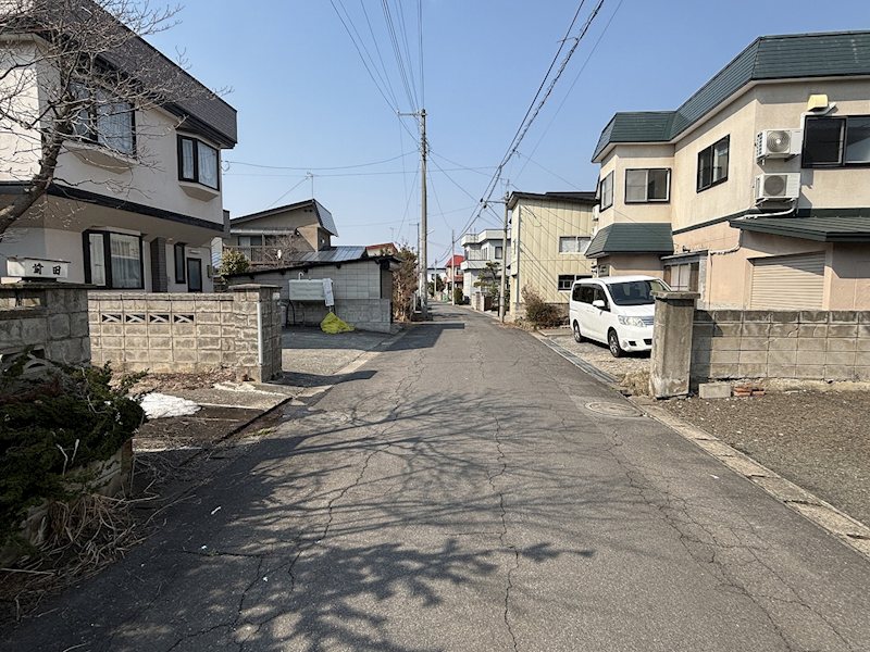弘前市城南1丁目売地 現地写真（前面道路含む現地写真）