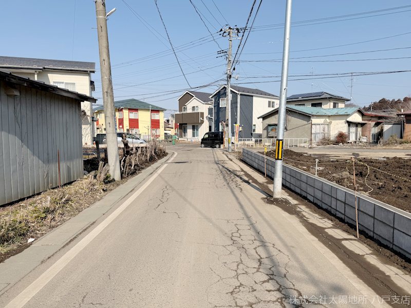 八戸市糠塚第4　2号棟 現地写真（前面道路含む現地写真）