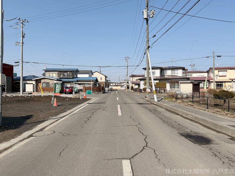 八戸市青葉第4　4号棟 現地写真（前面道路含む現地写真）