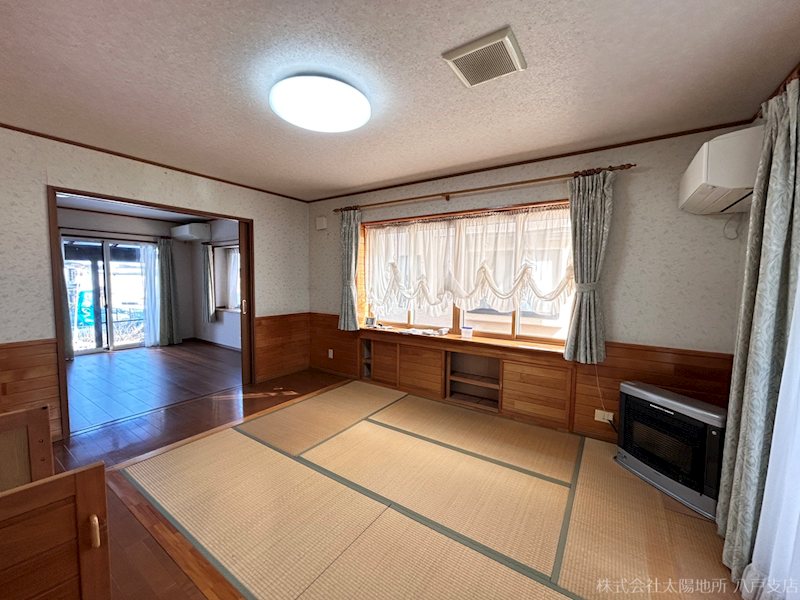 八戸市大字田面木字上田面木　中古戸建 内観写真（リビング）