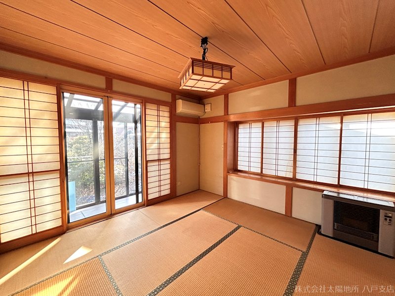 八戸市大字田面木字上田面木　中古戸建 内観写真（リビング以外の居室）