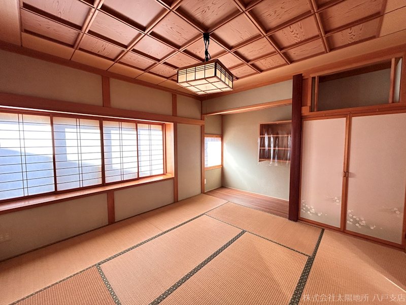 八戸市大字田面木字上田面木　中古戸建 内観写真（リビング以外の居室）
