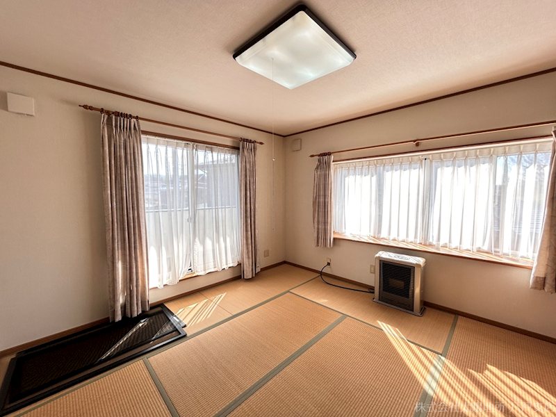 八戸市大字田面木字上田面木　中古戸建 内観写真（リビング以外の居室）