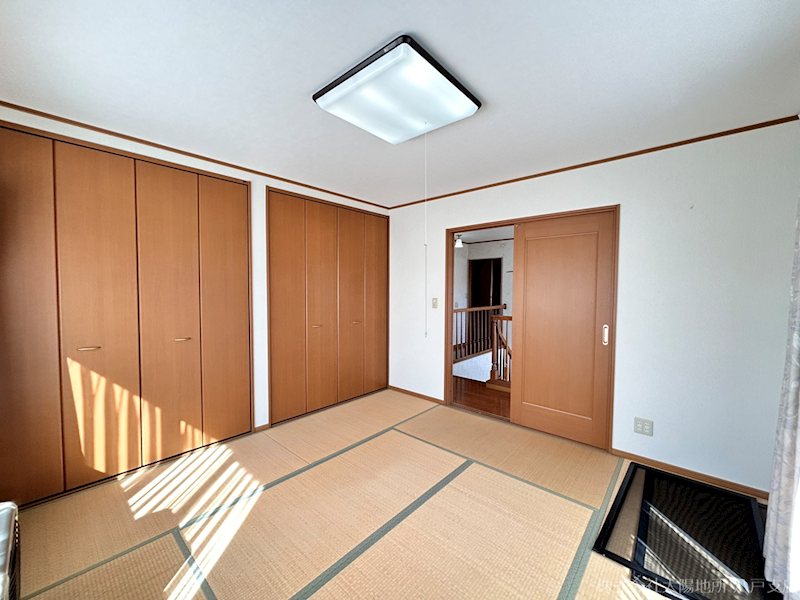 八戸市大字田面木字上田面木　中古戸建 内観写真（リビング以外の居室）