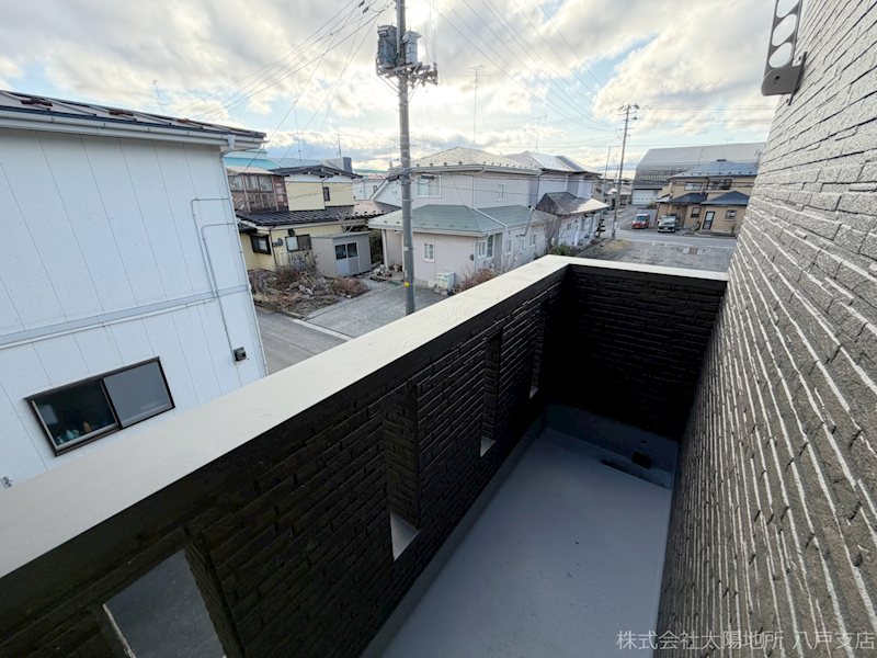 八戸市沼館1丁目　B1 現地写真（バルコニー）