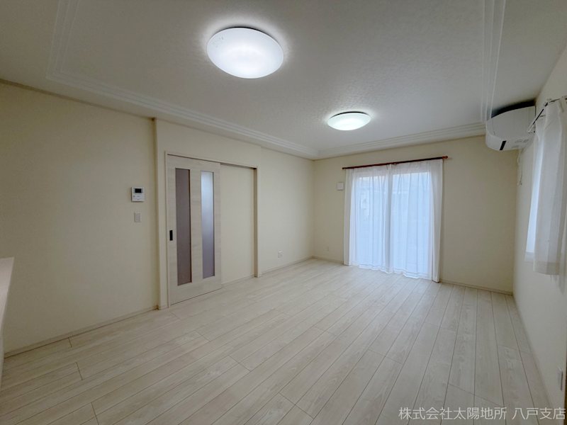 八戸市沼館1丁目　B2 内観写真（リビング）