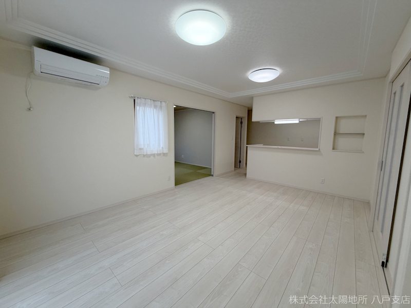 八戸市沼館1丁目　B2 内観写真（リビング）