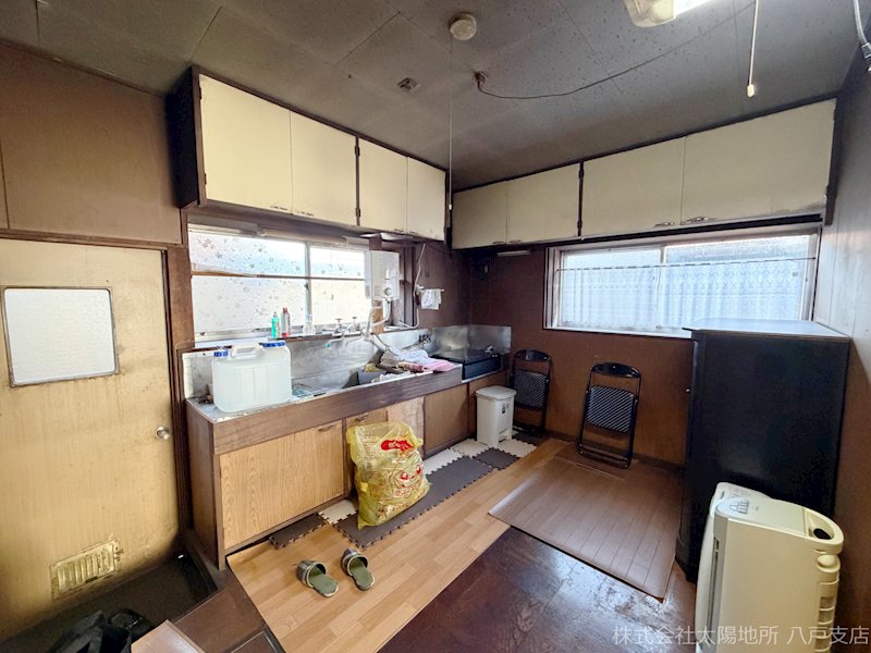 八戸市大字鮫町字山四郎蒔目　中古戸建 内観写真（キッチン）