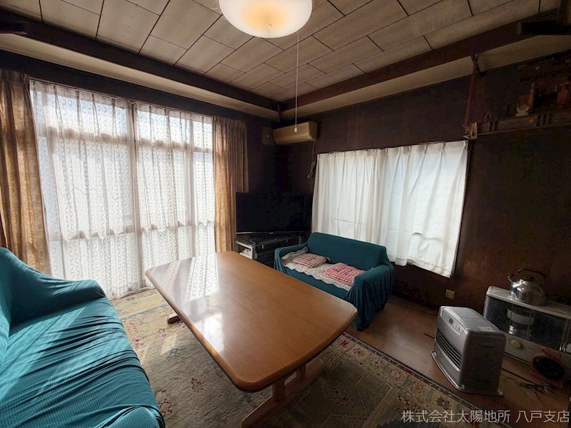 八戸市大字鮫町字山四郎蒔目　中古戸建 内観写真（リビング以外の居室）