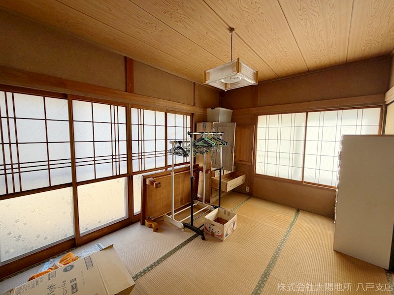 八戸市大字鮫町字山四郎蒔目　中古戸建 内観写真（リビング以外の居室）