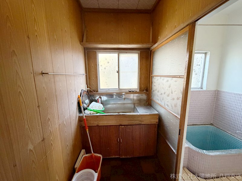 八戸市大字鮫町字山四郎蒔目　中古戸建 内観写真（洗面台・洗面所）