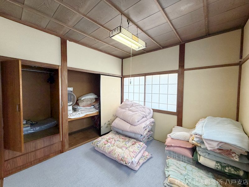 八戸市大字鮫町字山四郎蒔目　中古戸建 内観写真（リビング以外の居室）