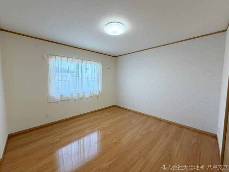 八戸市石堂3丁目　建売住宅 内観写真（リビング以外の居室）