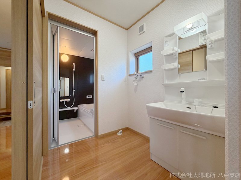 八戸市大字白銀町字白浜道　建売住宅 内観写真（洗面台・洗面所）