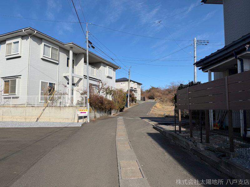 八戸市大字白銀町字白浜道　建売住宅 現地写真（前面道路含む現地写真）