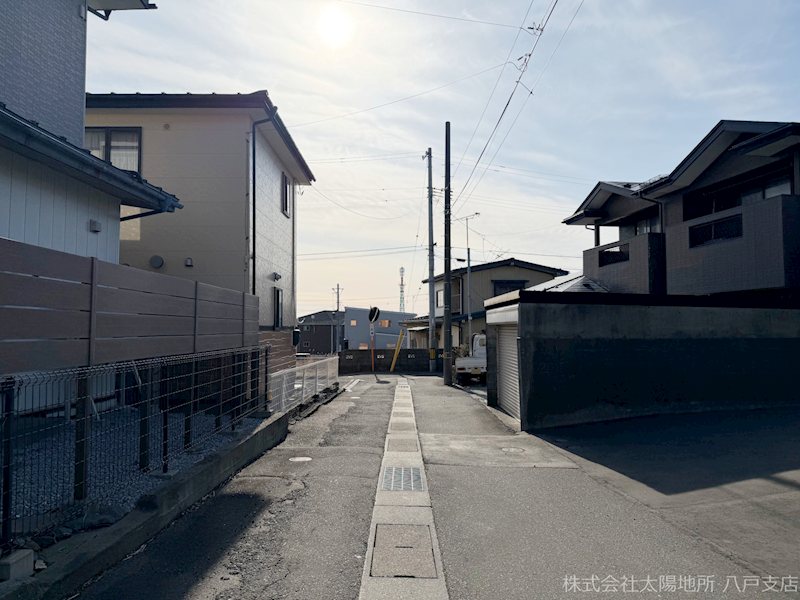 八戸市大字白銀町字白浜道　建売住宅 現地写真（前面道路含む現地写真）