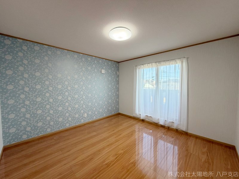 八戸市大字白銀町字白浜道　建売住宅 内観写真（リビング以外の居室）