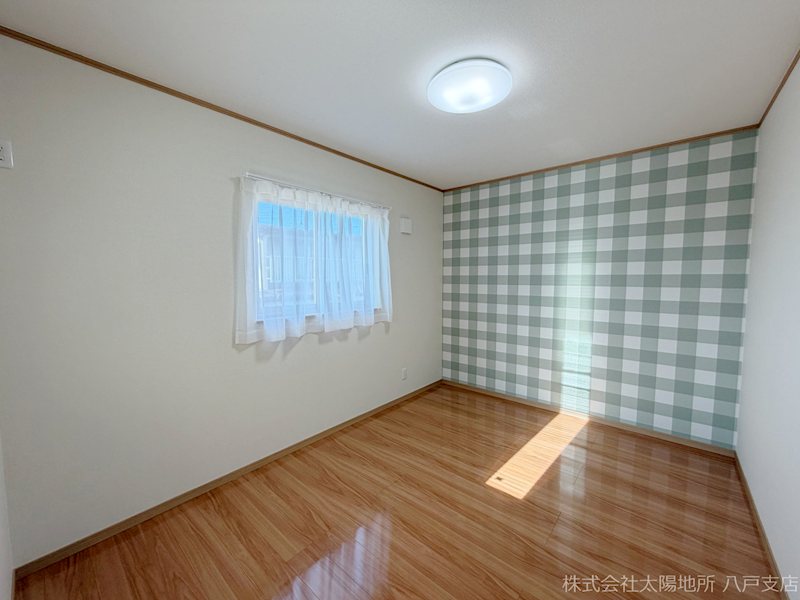 八戸市大字白銀町字白浜道　建売住宅 内観写真（リビング以外の居室）