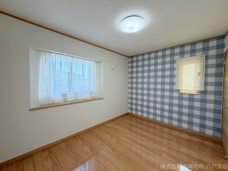 八戸市大字白銀町字白浜道　建売住宅 内観写真（リビング以外の居室）