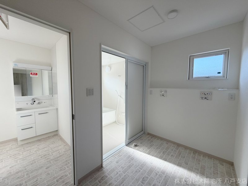 八戸市大字白銀町字白浜道　中古戸建（未入居） 内観写真（洗面台・洗面所）