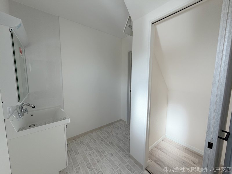 八戸市大字白銀町字白浜道　中古戸建（未入居） 内観写真（洗面台・洗面所）