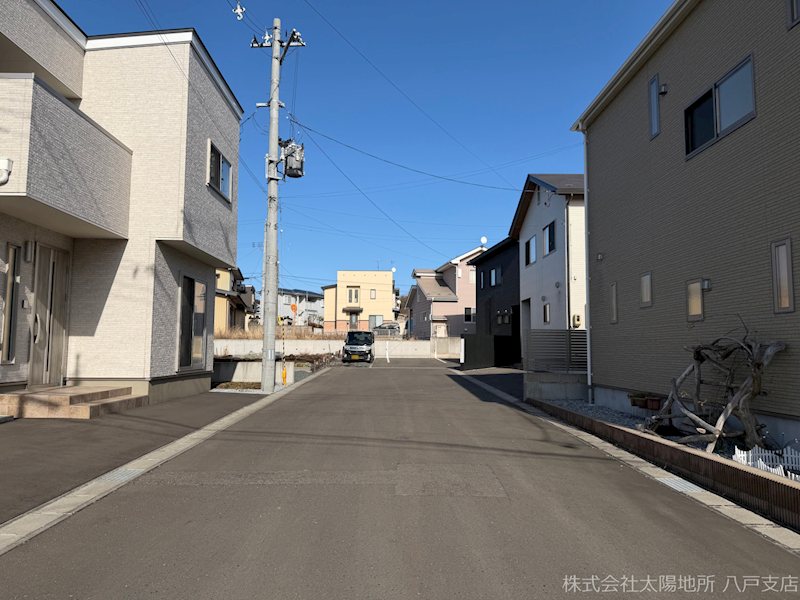 八戸市大字白銀町字白浜道　中古戸建（未入居） 現地写真（前面道路含む現地写真）