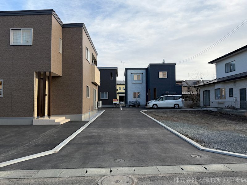 八戸市江陽1丁目　A棟 現地写真（前面道路含む現地写真）