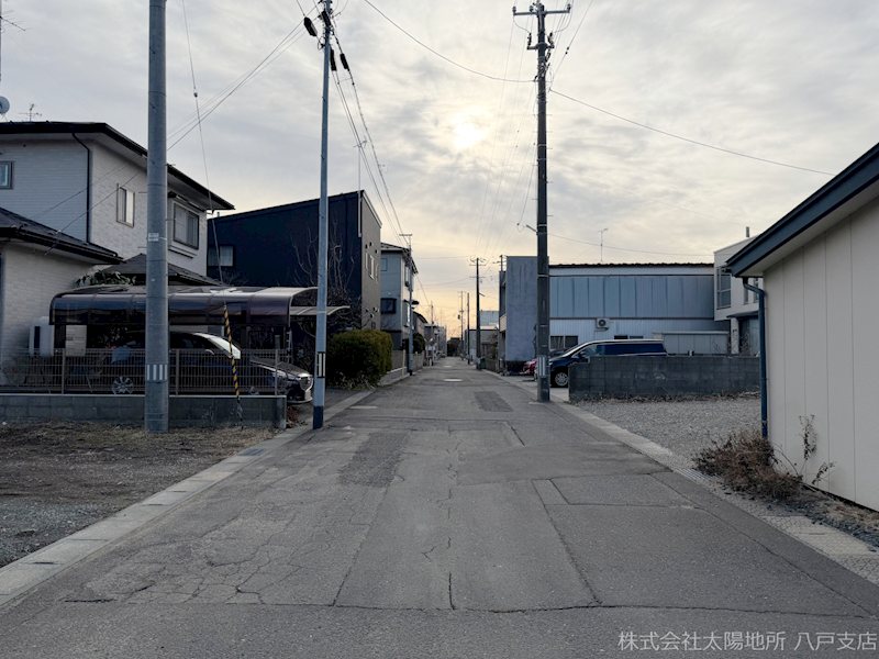 八戸市江陽1丁目　A棟 現地写真（前面道路含む現地写真）